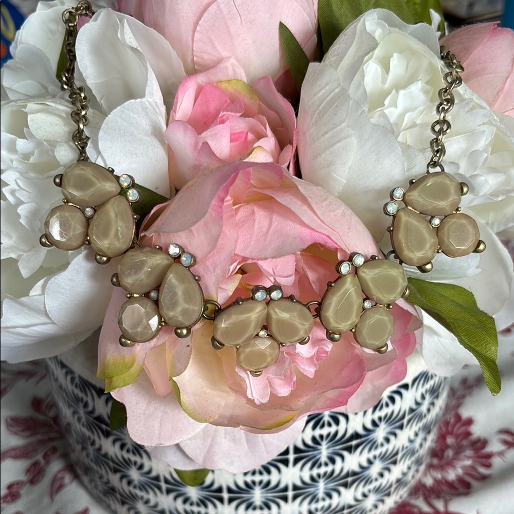 Elegant Cream Floral Necklace